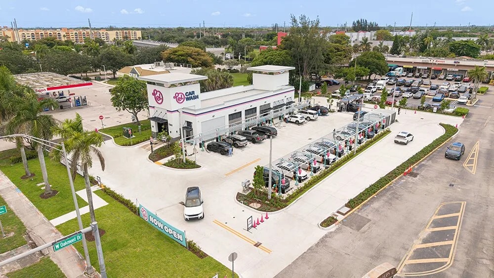El Car Wash location with unlimited membership branding